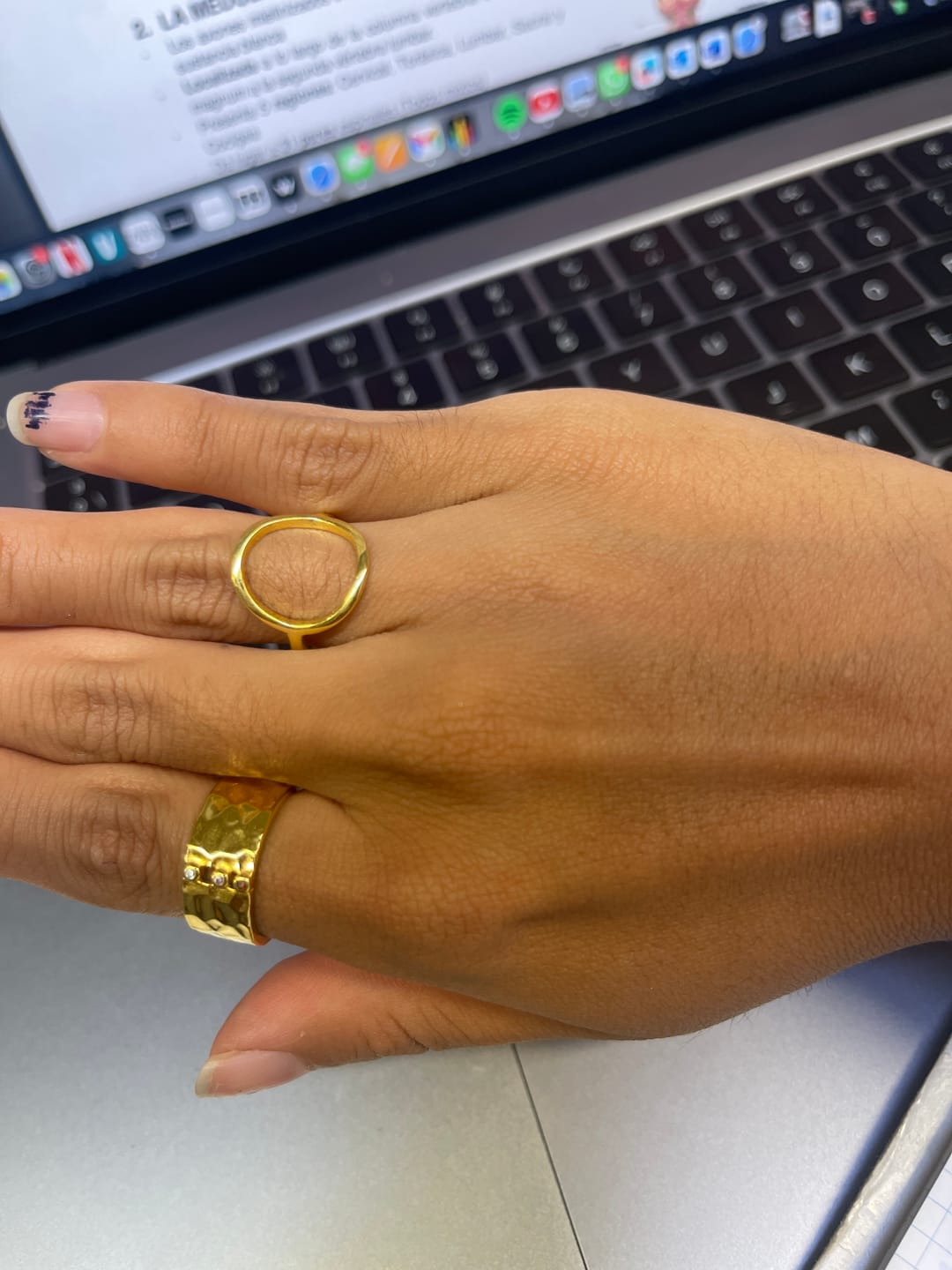 Customer photo review of Anillo Ovali
