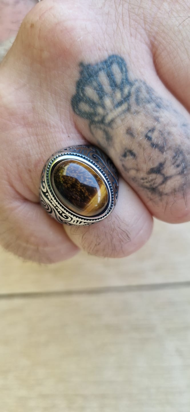 Customer photo review of BROWN EYES.