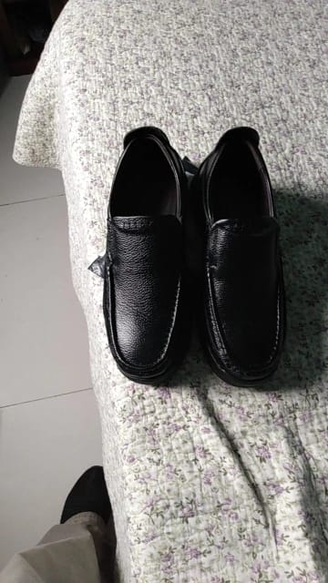 Customer photo review of Kaegreel Men's Cow Leather Waterproof Comfy Non Slip Soft Slip On Casual Shoes