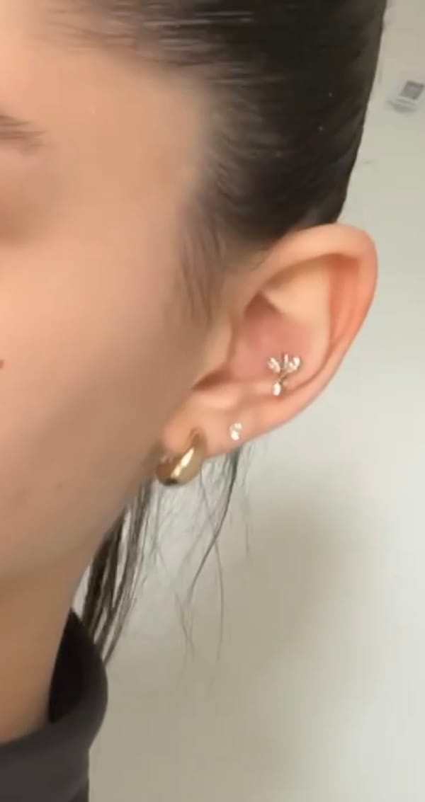 Customer photo review of Cataleya 2 Piercing | 18K vergoldet