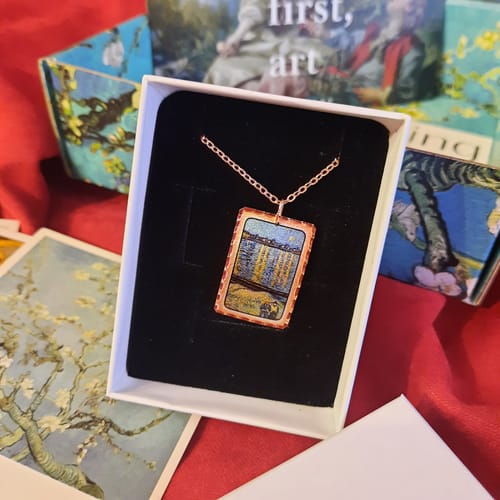 Customer photo review of Vincent Van Gogh Ren Nehri’nde Yıldızlı Bir Gece Tablo Tasarım Kolye