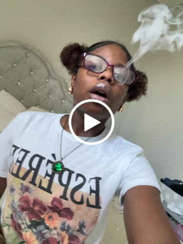 Customer video review of Live Resin THCa Disposable Vape