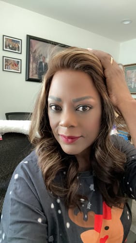 Customer photo review of Luvwin Dark Brown With Blonde Highlights 13x4 Lace Frontal Wig For Black Women