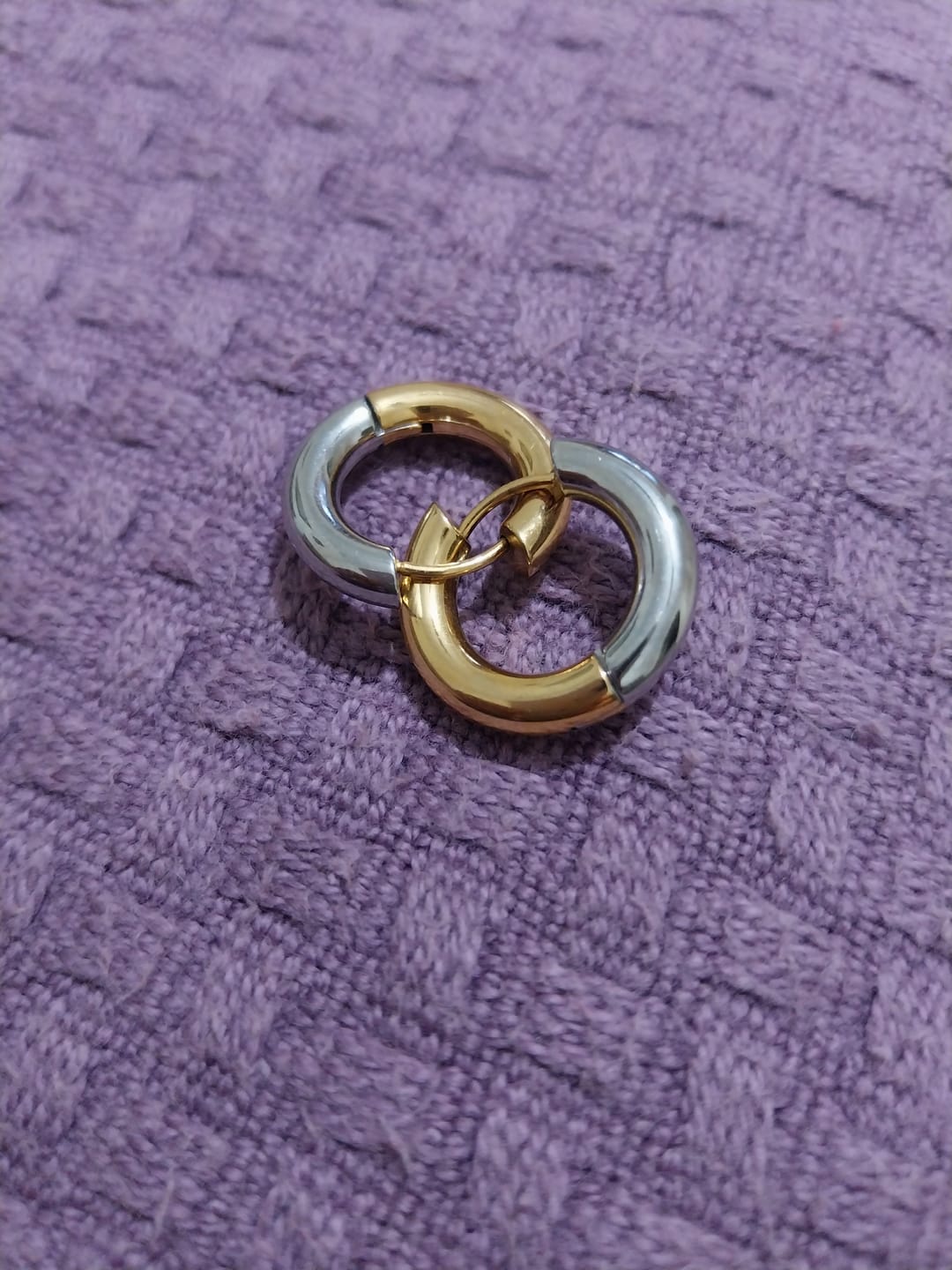 Customer photo review of Brincos de Argola Contraste Banhado em Ouro 18k