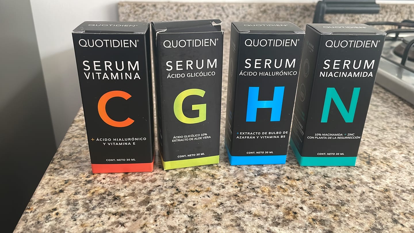 Customer photo review of NUEVO: Kit Los 4 Fantásticos (44% OFF) - Serum de Vitamina C 30ml + Serum de Niacinamida 30ml + Serum Ácido Glicólico 30ml + Serum de Ácido Hialurónico 30ml