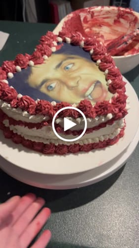 Customer video review of 19 cm x 19 cm Square Pre-cut Custom Edible Icing Image