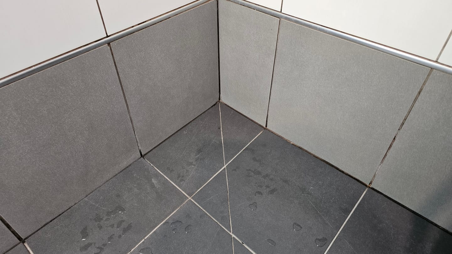 Customer photo review of GLASSGUARD™ Miracle Mould Removal Gel