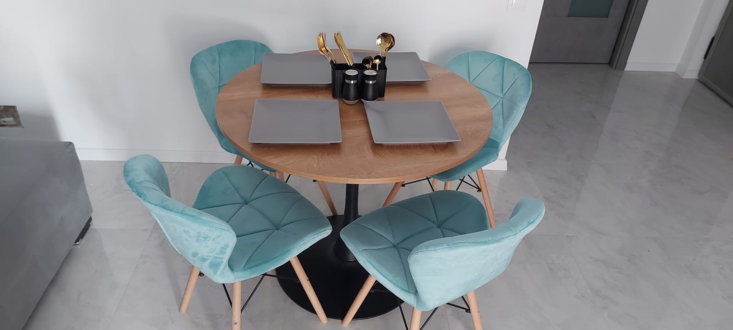 Customer photo review of Masa AMADEO II, stejar/negru mat, 90x76 cm