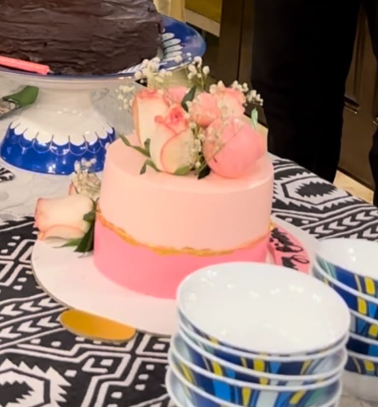 Customer photo review of Pretty Rosy Cake