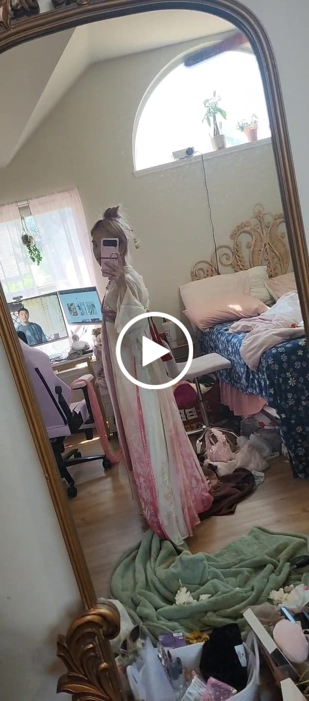 Customer video review of Peiyu Chunfeng 佩玉春风 Jade Breeze Modernized Tang Dynasty Qixiong Ruqun Dress Set