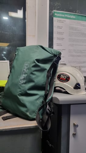 Customer photo review of Mochila Outdoor 25 Litros Impermeable DRYSAFE Verde Militar