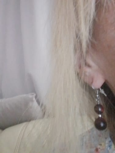 Customer photo review of Boucles d'oreilles pendantes doubles perles d'oeil de taureau