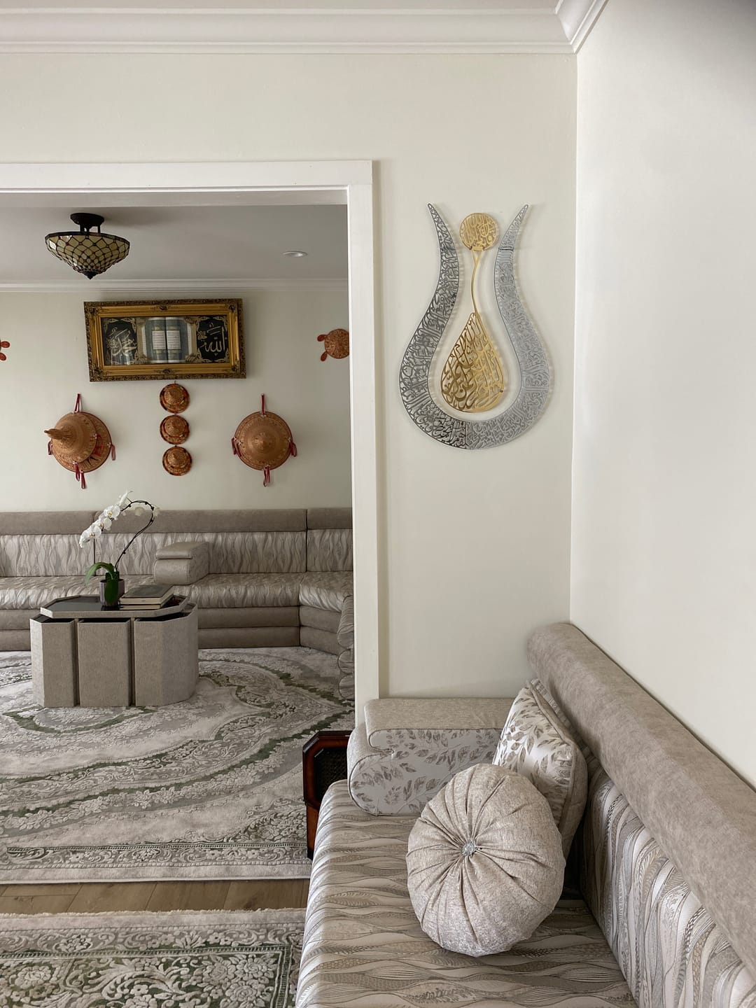 Customer photo review of Ayatul Kursi Calligraphy Tulip Shaped Shiny Metal Islamic Wall Art