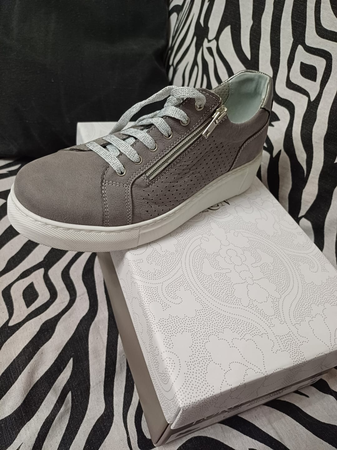 Customer photo review of Monica