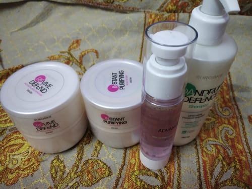 Customer photo review of Dandruff Defence HairCare Set Instant Purifying Scalp Scrub + Dandruff Defend Shampoo + Revive & Defend Instant Glass Hair Mask + Advanced Glass Hair Serum SPF 25+
