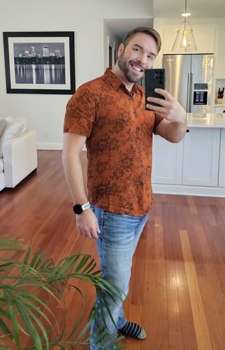Customer photo review of Men's Brown Floral Print Vintage Flower Holiday Breathable Short Sleeve Button Up Shirt