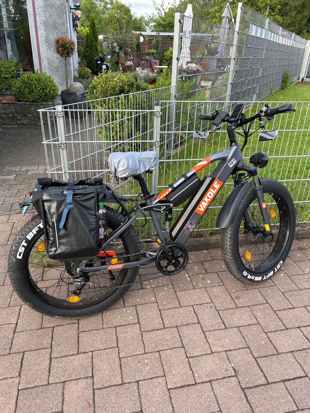 Customer photo review of Vakole CO26 26" 750W Fat Bike Full Suspension E-Mountain Bike 48V 16Ah E-MTB