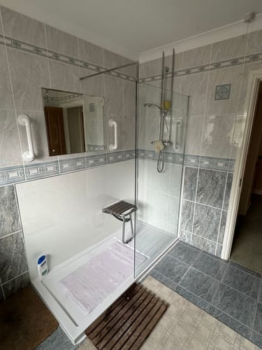 Customer photo review of ShowerWorX 1000mm Wet Room 8mm Screen & Support Bar