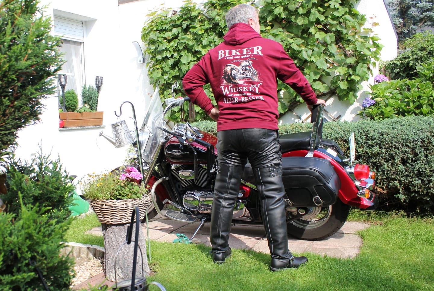 Customer photo review of Biker sind wie guter Whiskey - Wir werden mit dem Alter besser! - Back Print  - Kapuzenpullover Hoodie
