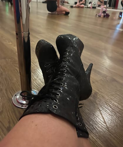 Customer photo review of ADORE-1040LPH 7" Heel