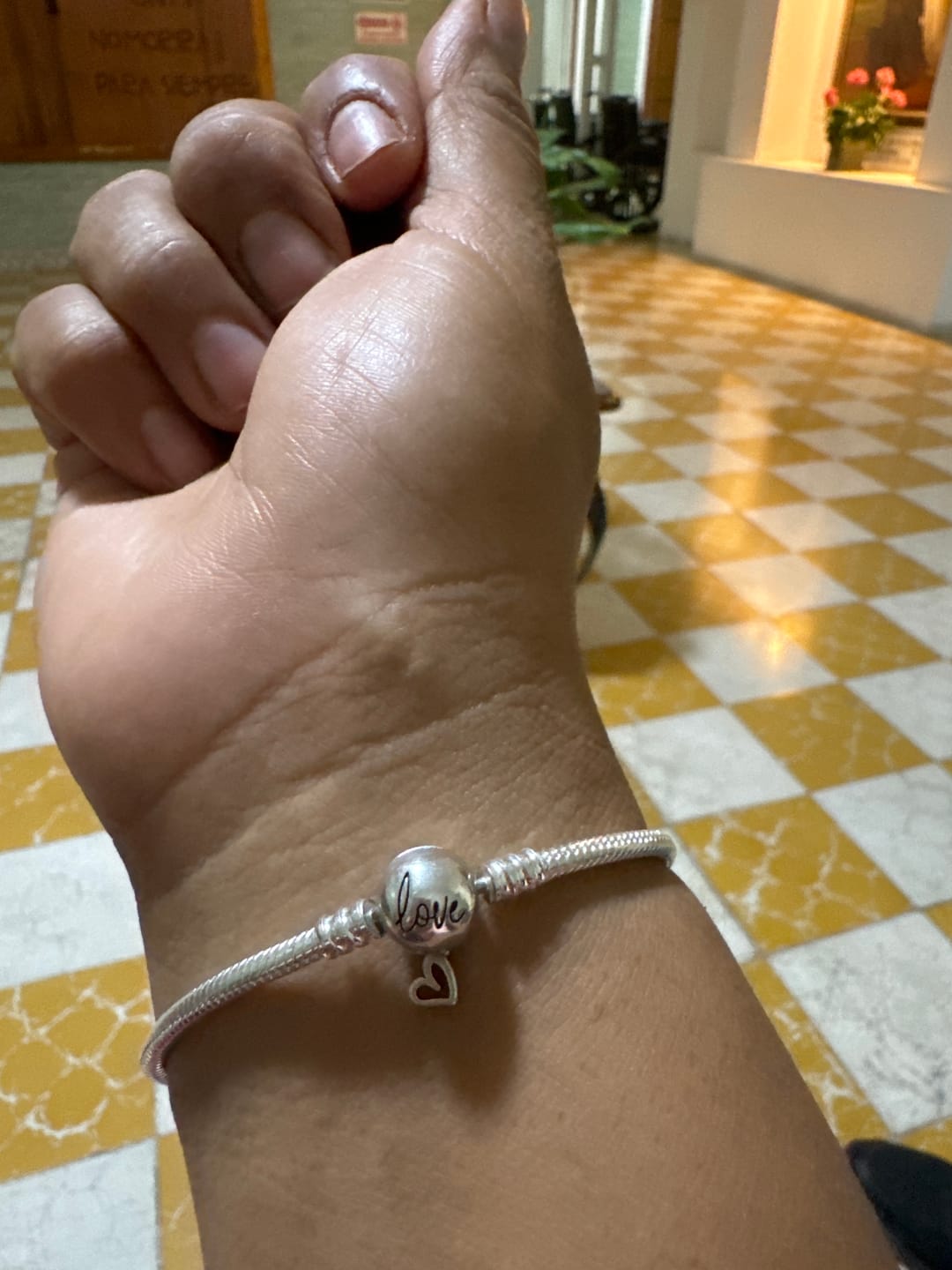 Customer photo review of Pulsera Esfera de Amor y Corazon