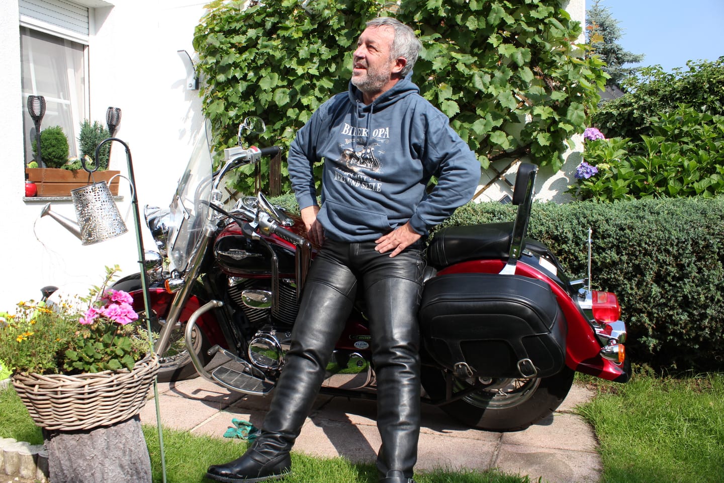 Customer photo review of Biker Opa - Benzin im Blut - Opa mit Herz und Seele - Kapuzenpullover Hoodie