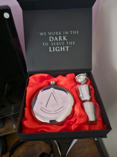 Customer photo review of Assassin's Creed Hip Flask Gift Set