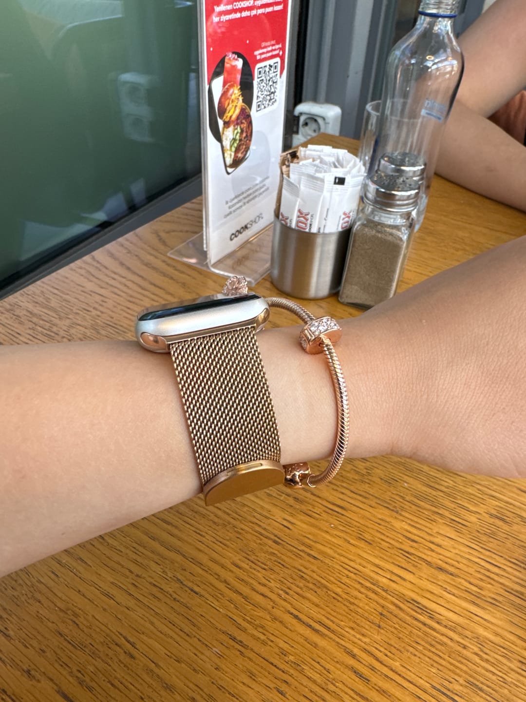 Customer photo review of Vicenza Magnet Band
