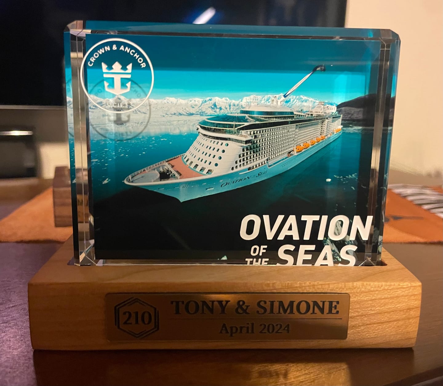 Customer photo review of Cruise Milestone crystal block base