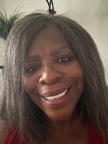 Customer photo review of Luvwin 5x5 Closure Kinky Straight Salt & Pepper Middle Parting Glueless Wig