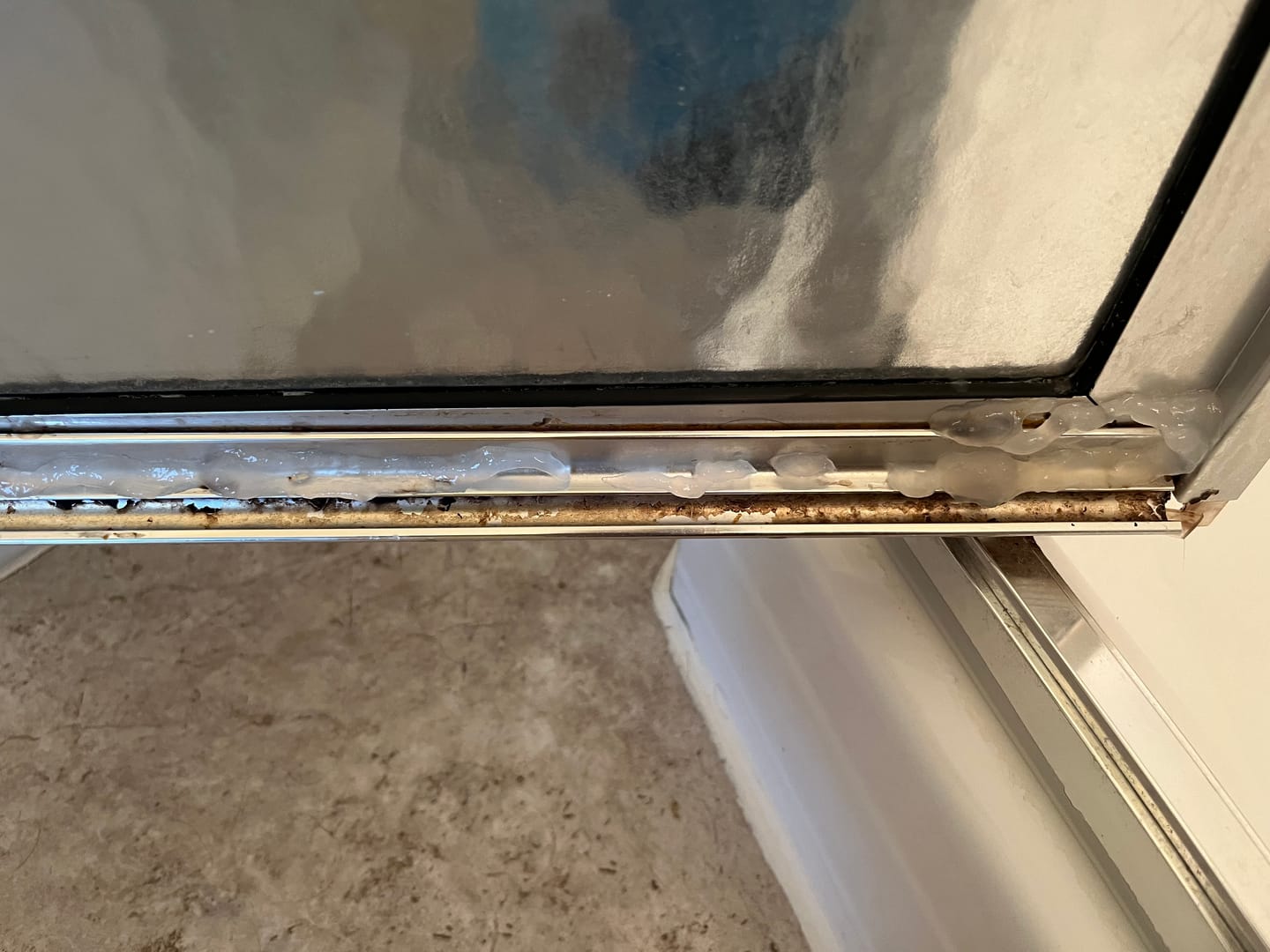 Customer photo review of GLASSGUARD™ Miracle Mold Removal Gel