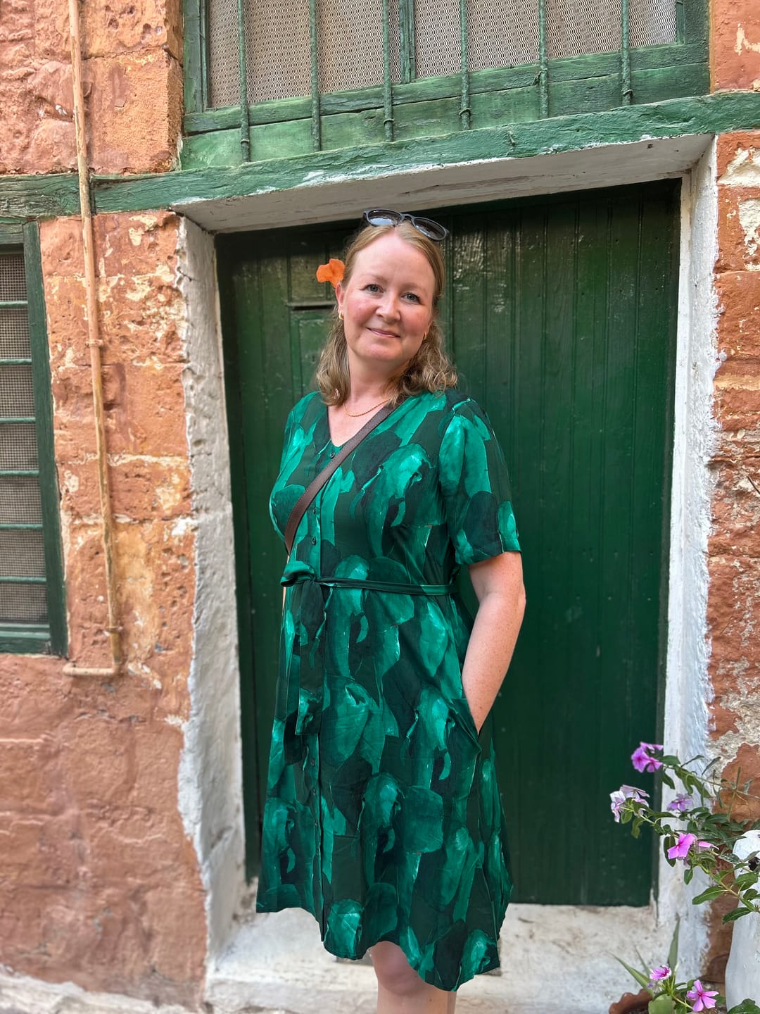 Customer photo review of Betty Button dress - kort kjole - elephant