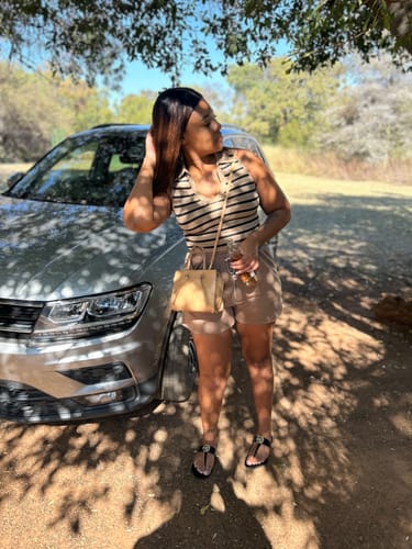 Prudence M. review of Vietnamese SDD Bone Straight 2x6 14 inch Ombré Choc Brown Bob Wig image 1 out of 2