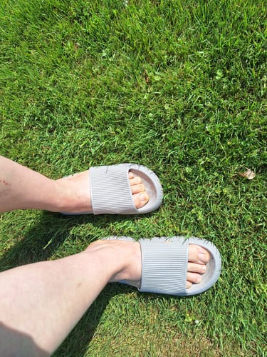 Customer photo review of HappyFlops Original