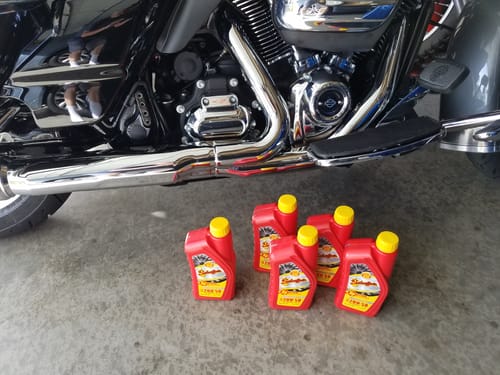 Customer photo review of Schaeffer's 0707-012 Extreme V-Twin Synthetic Plus Racing Oil 20W-50 12 quarts