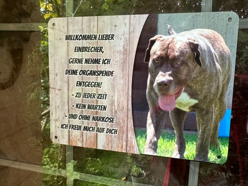 Customer photo review of Hunde-Türschild personalisiert mit Foto & Text (UV- und wetterfest)
