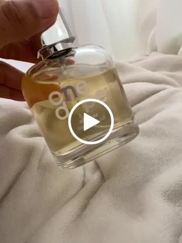 Customer video review of Pefume inspirado en Burberry Her de Burberry