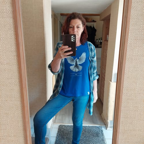 Customer photo review of PREMIUM SHIRT MÄDELS • FRIEDENSFÄHIG STATT KRIEGSTÜCHTIG