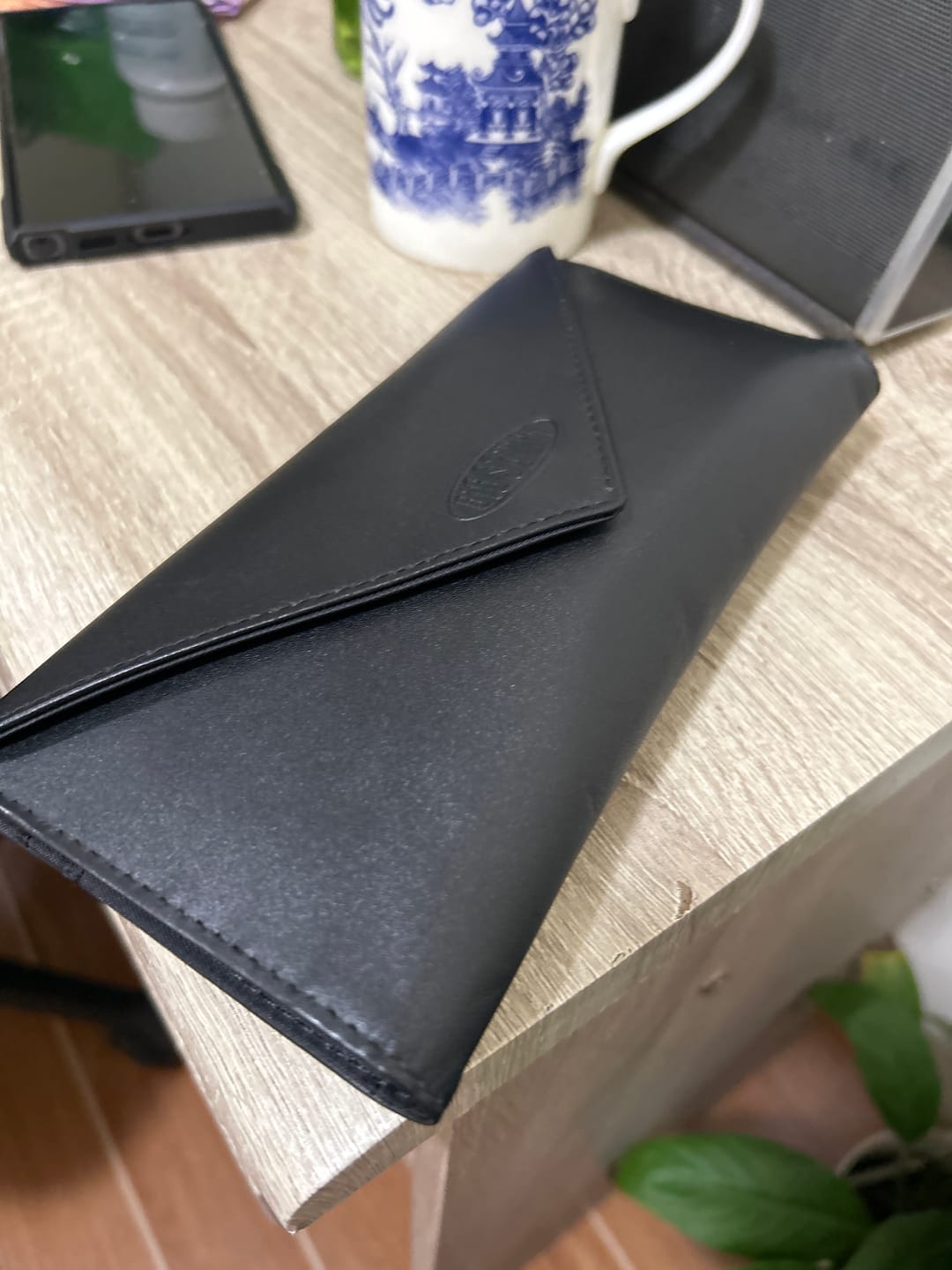 Customer photo review of Leather Slimvelope Black