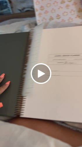 Customer video review of 2024-2025 Academic Year Portrait Weekly Planner, Evergreen