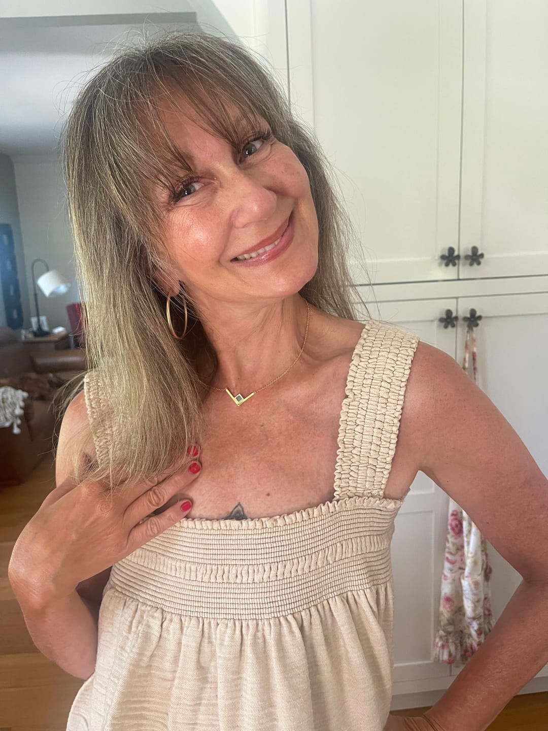 Customer photo review of V Shiny Necklace