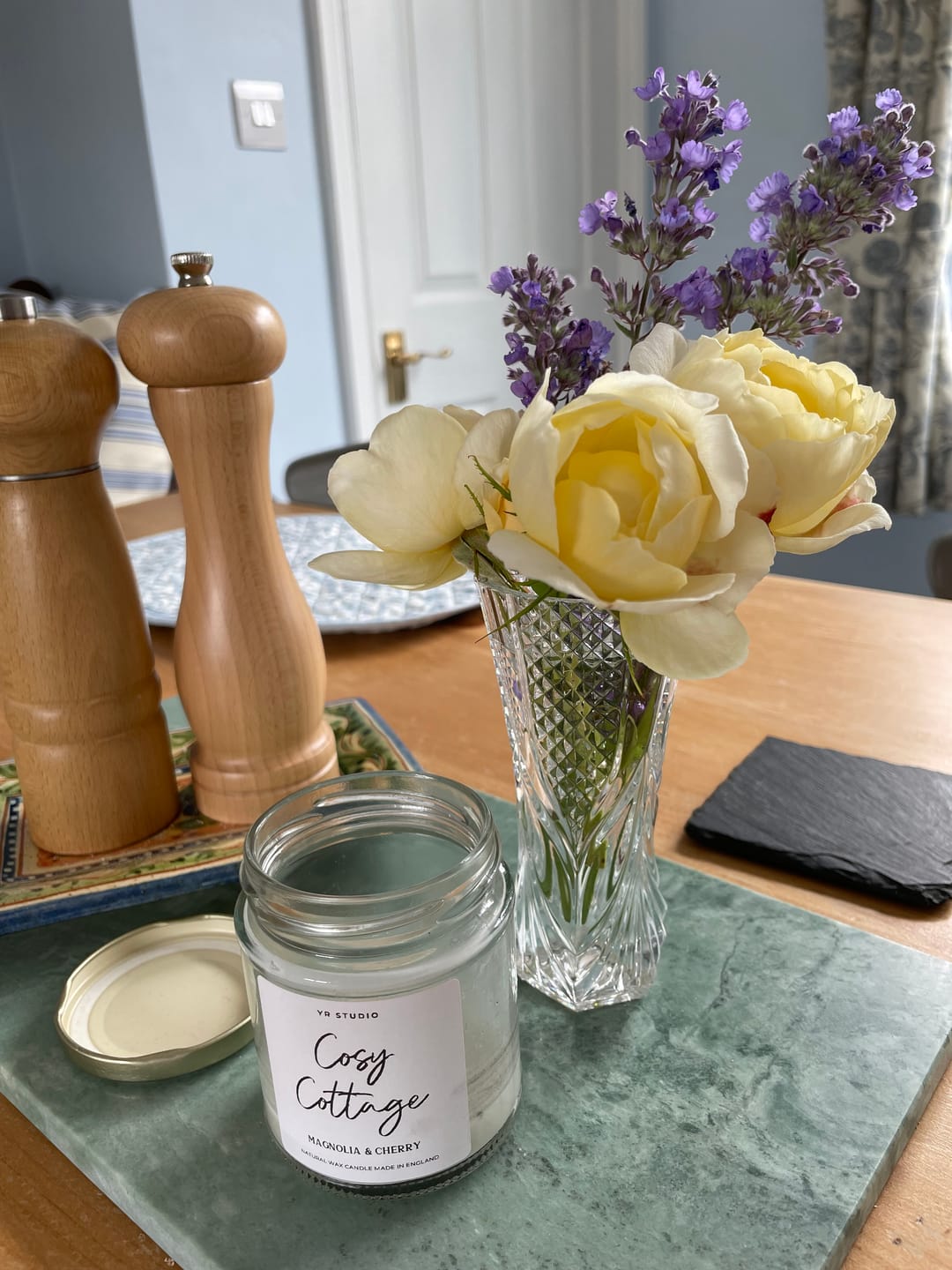 Customer photo review of "Cosy Cottage" Magnolia & Cherry Candle