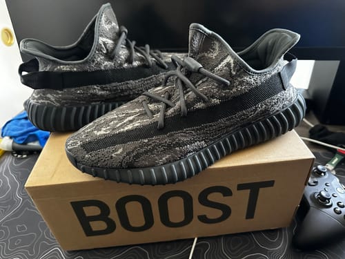 Customer photo review of adidas Yeezy Boost 350 V2 "MX Dark Salt" - Men's