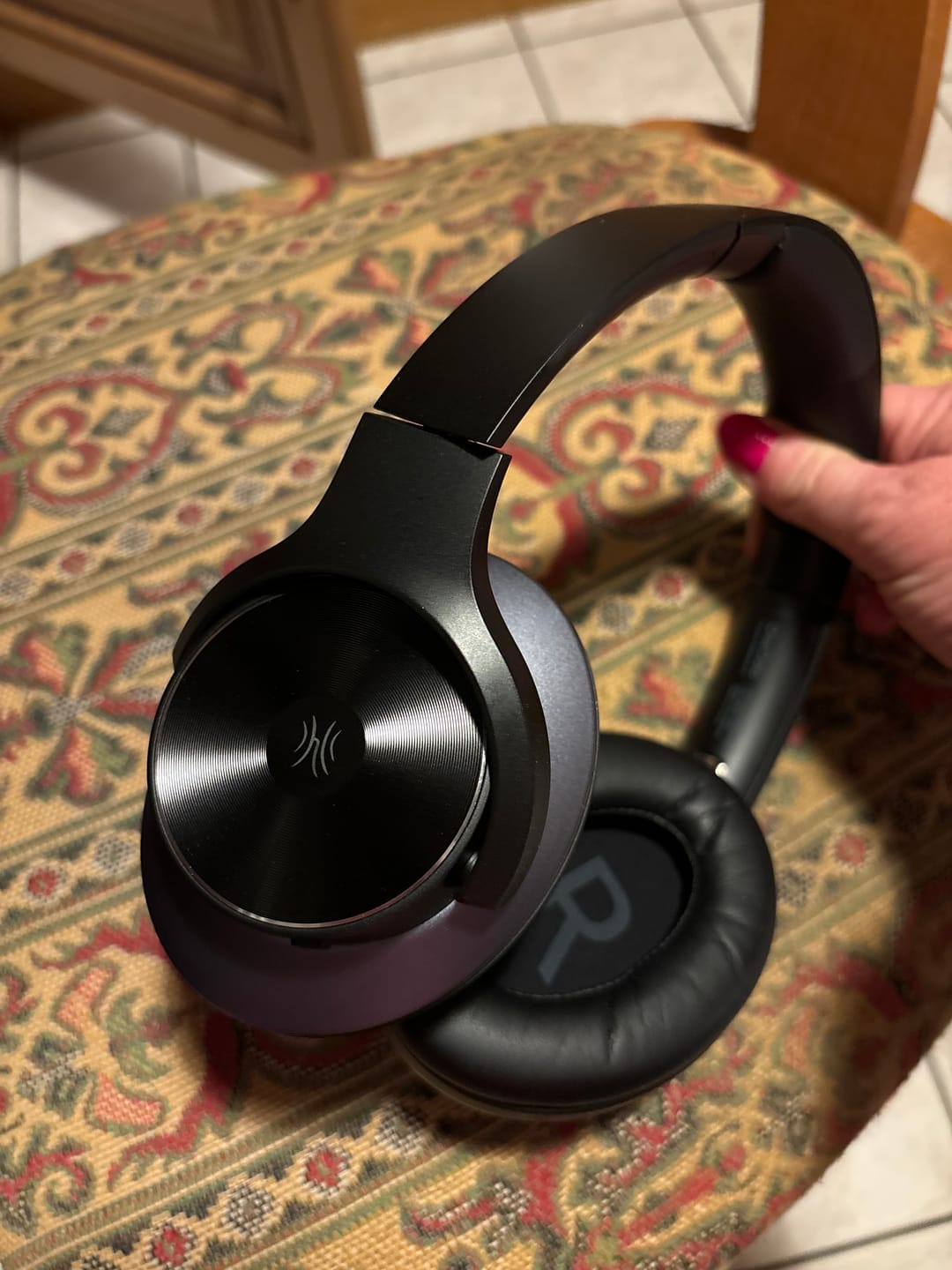 Customer photo review of Oneodio A Series - Bluetooth 5.0 Active Noise Cancelling Wireless Headphones - Built-in Microphone, Type C Charging & Carry Case