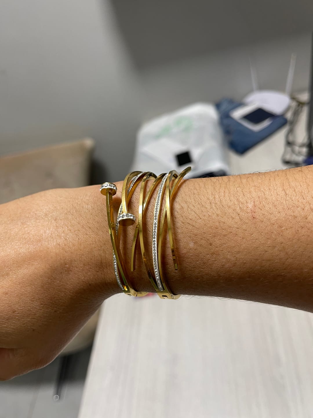 Customer photo review of Bracelete Prego Zircônias Banhado em Ouro 18K