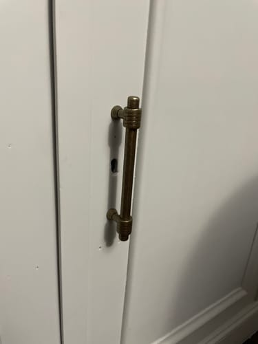 Customer photo review of Clásico tirador de zamak en acabado cuero envejecido de 96mm entre ejes para muebles