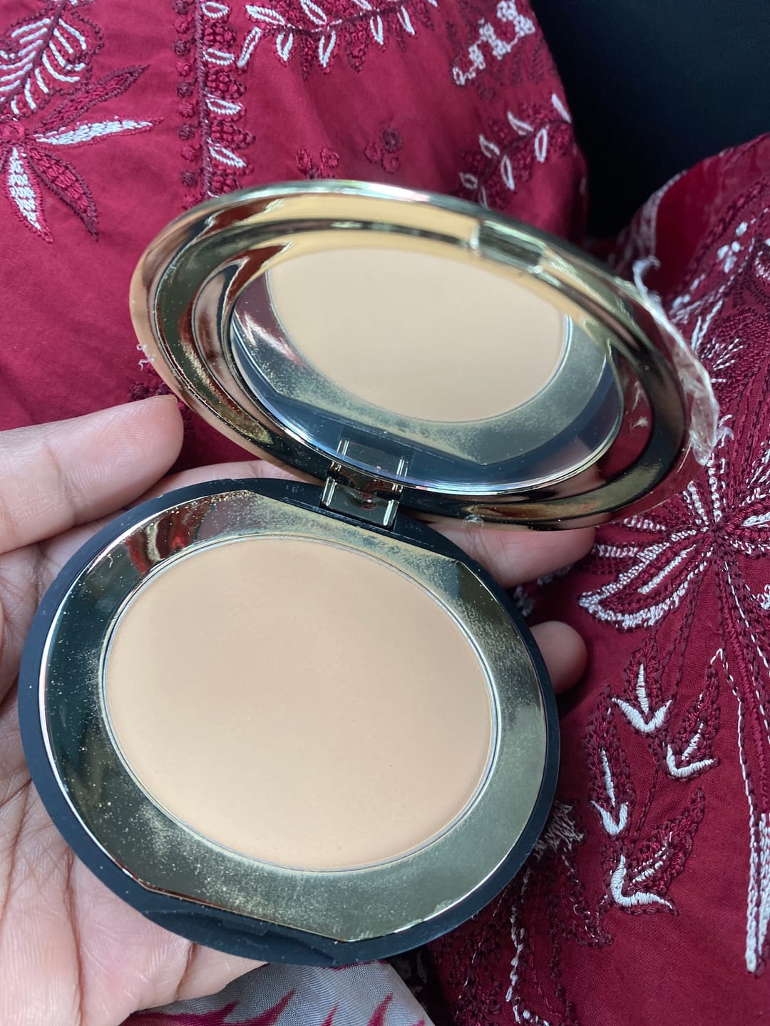 Customer photo review of SH FLAWLESS BLEND PRESSED POWDER