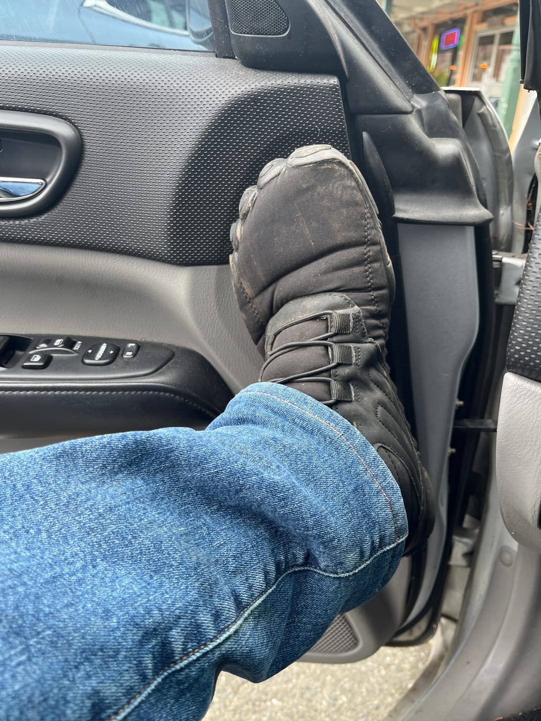 Customer photo review of Caspar Pro - Non-slip & Water-Resistant Winter Barefoot Shoe