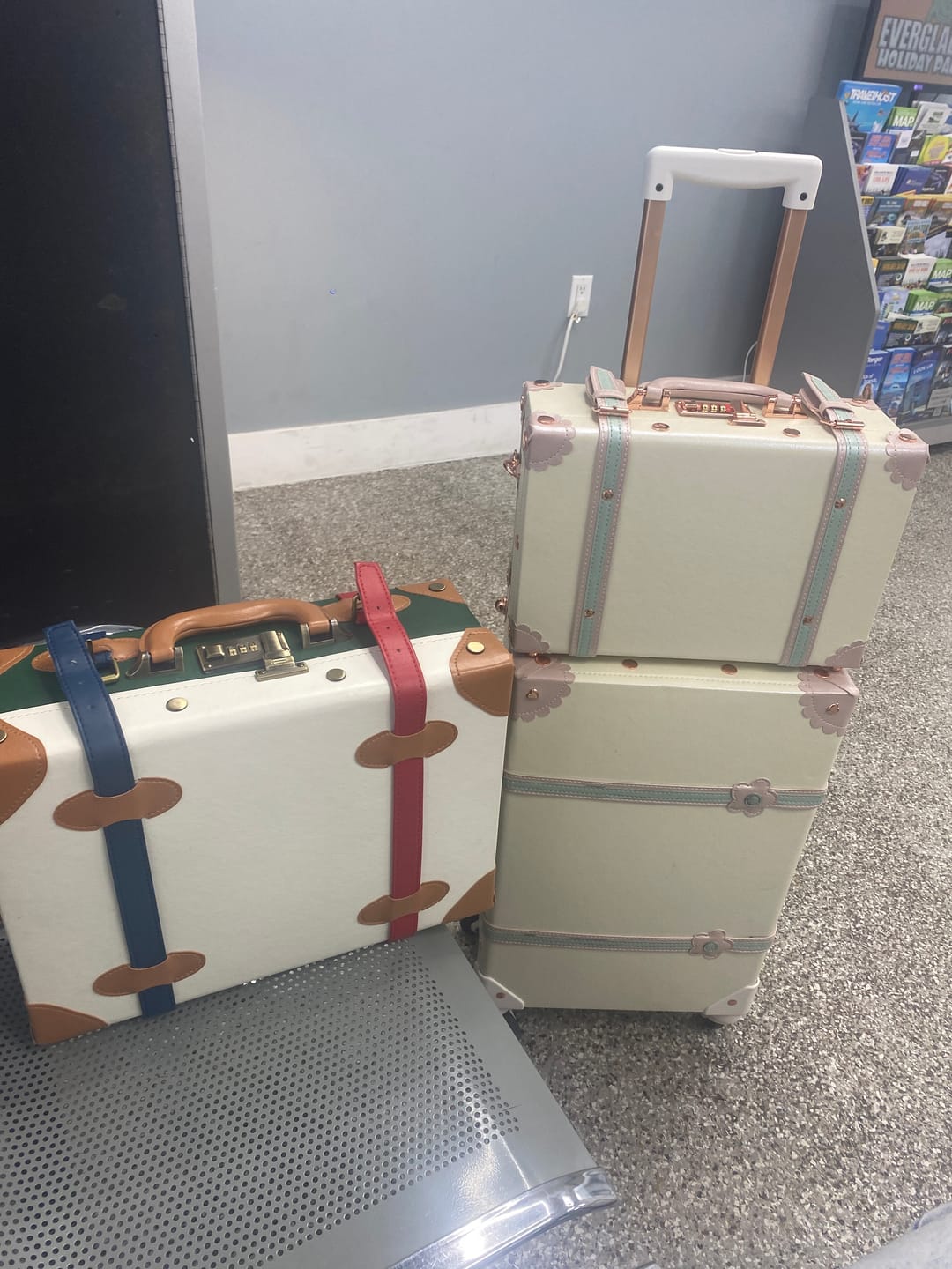 Customer photo review of (United States) Minimalism Carry-on Set - Train Case