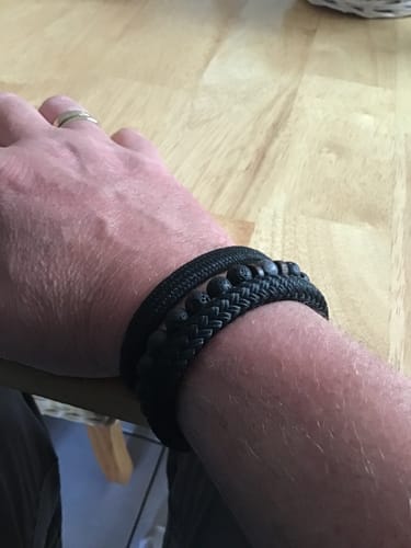 Customer photo review of Vulkanstein Armband